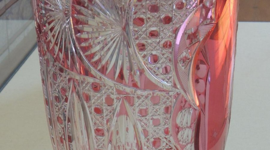 Verre moulé et gravé