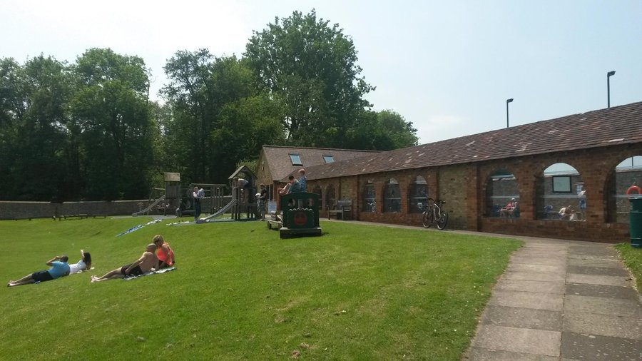 Eversholt Pool from the outside 