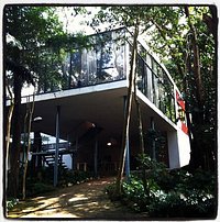 Entrada da Casa de Vidro