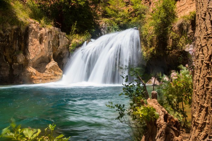 The main falls....(not to be confused with the waterfall at Fossil Springs, further east).