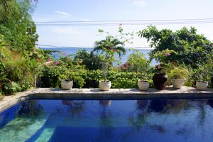 Kolam Renang & Pantai