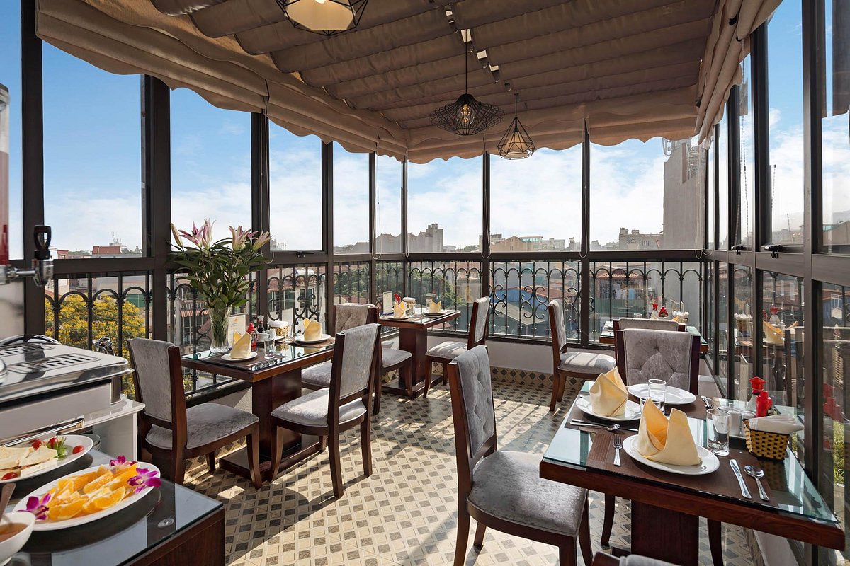 GOLDEN MOON SUITE HOTEL & TRAVEL $47 ($̶1̶9̶5̶) - Updated 2024 Prices & Reviews - Hanoi, Vietnam