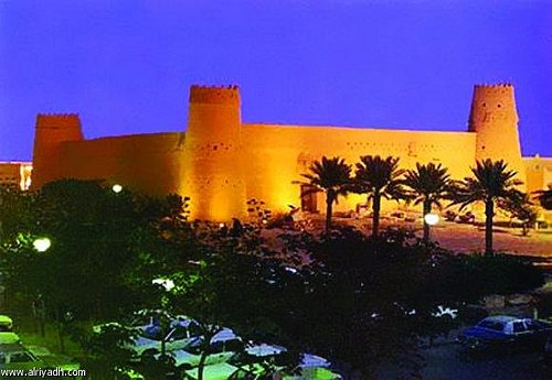 التاريخيه وفي الرياض كثير من المعالم اماكن سياحية