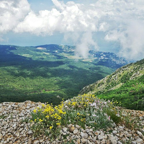 Immagini Stock - Al Top Della Montagna Più Alta Della Crimea E