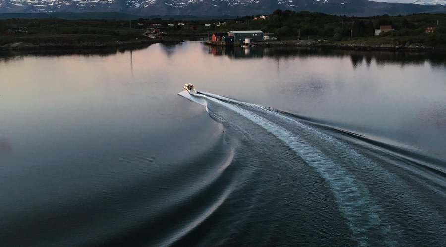 Vårnatt i mai, fra Kalvøyrevet bru mot Fagervika/Syv Søstre.
