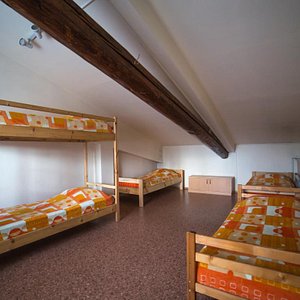 №3 - 5-bed dormitory room, 24 m2 (3 single beds, 1 bunk bed