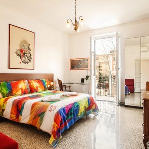 Una SUITE accompagnerà il vostro soggiorno con i suoi 30 mq e un romantico balcone vista città.