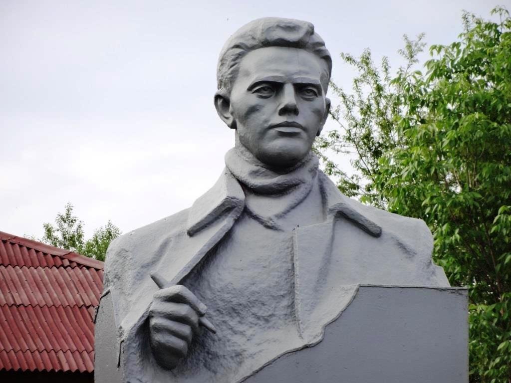 Bust of Yulius Fuchik (Pervouralsk) Aktuelle 2021 Lohnt es sich