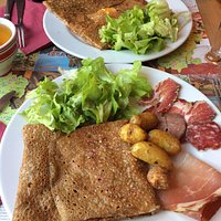 Galette tartiflette et galette complete, petite bolée de cidre doux