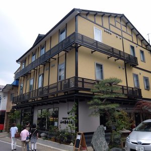 宿の外観。リニューアルしたばかりらしく、きれい。
