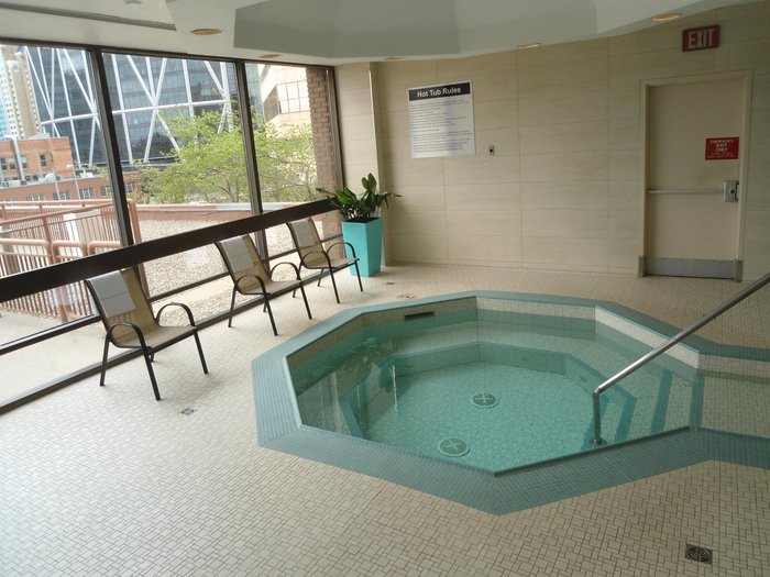 Delta Hotels Calgary Downtown Pool: Pictures & Reviews - Tripadvisor