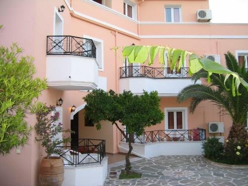 Dora's Apartments (Day)