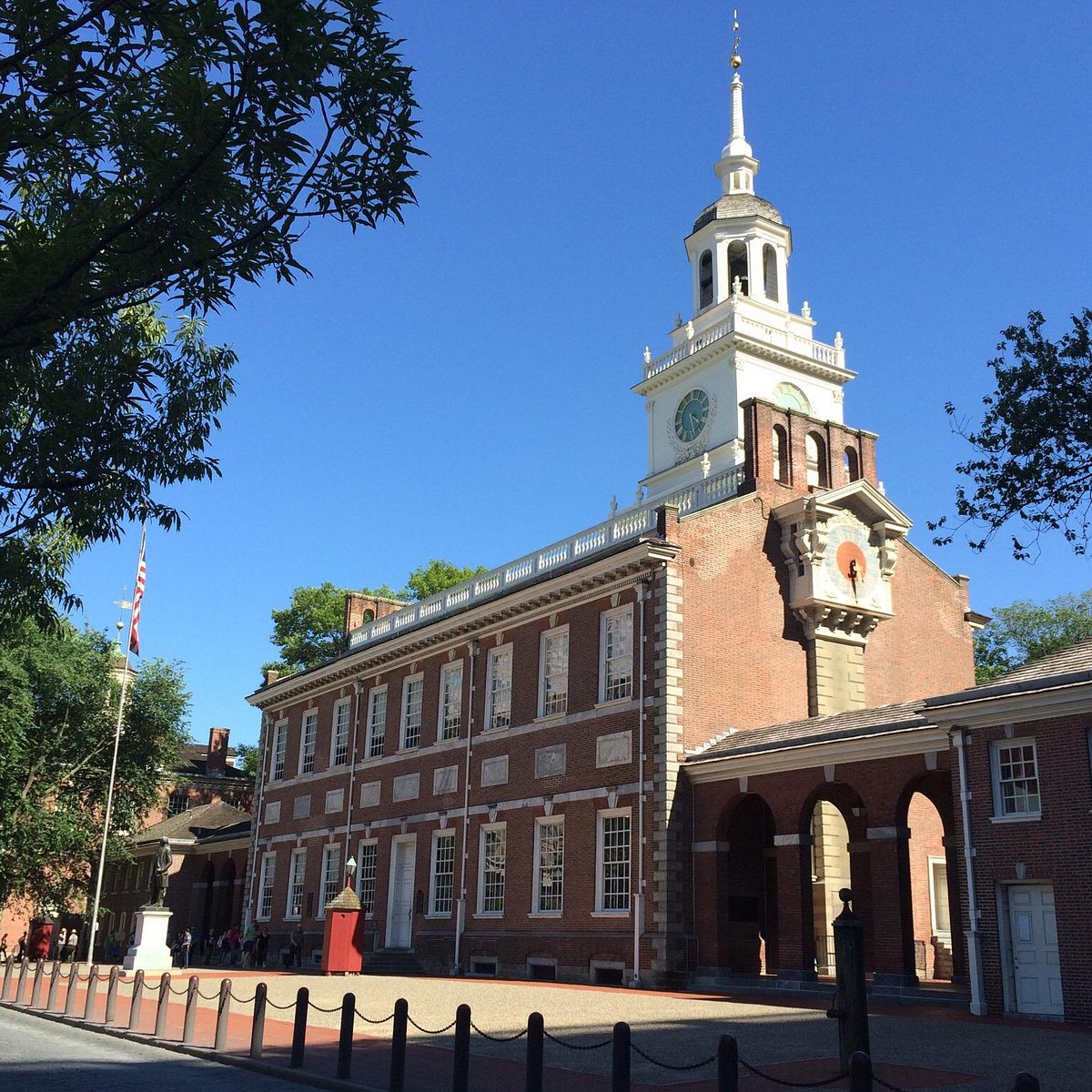how long does independence hall tour take
