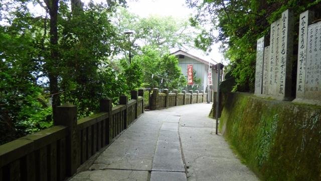 賢見神社本殿へと続く参拝路です。