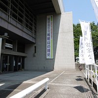 博物館入口前
