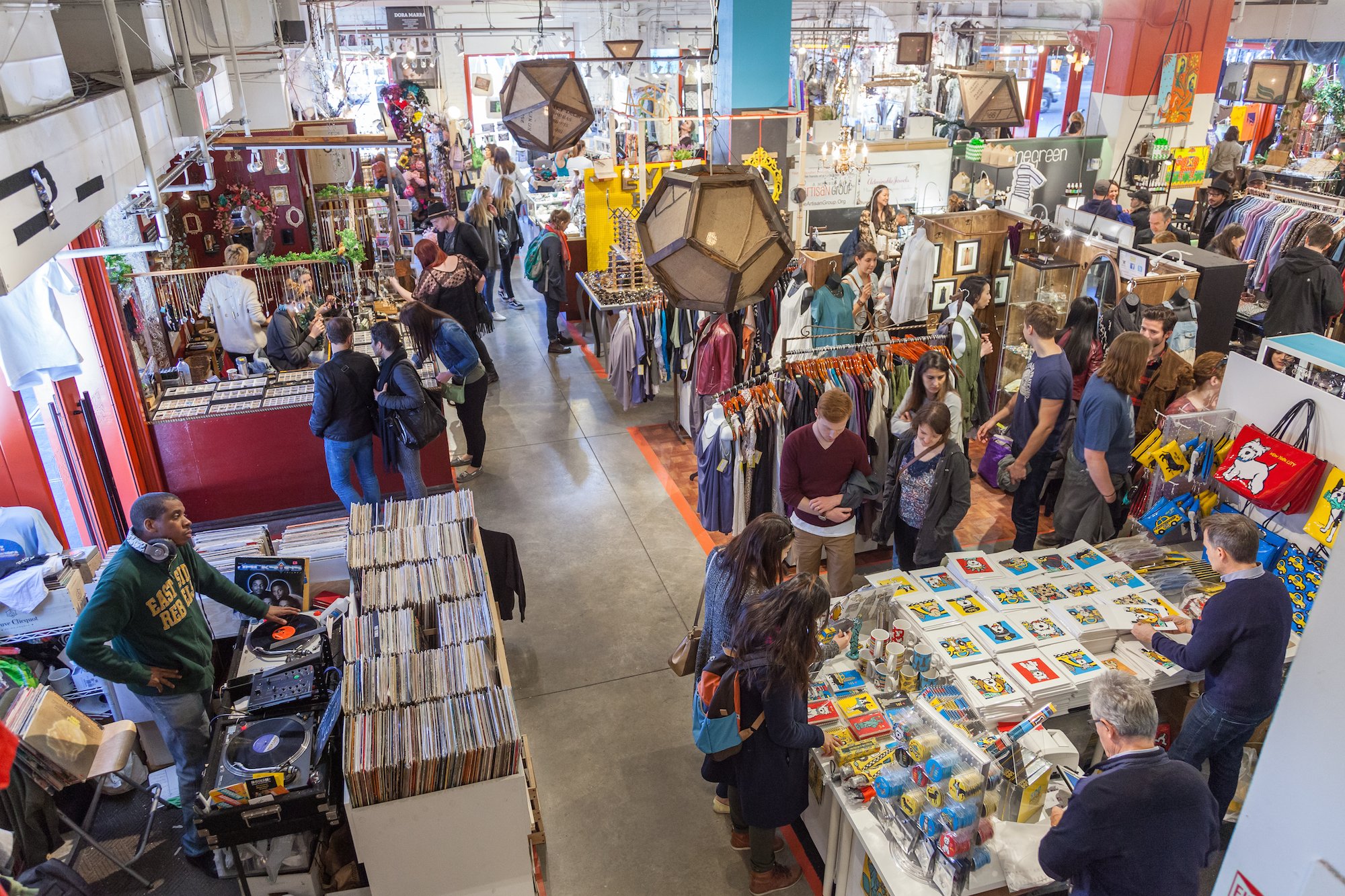 Artists Fleas At Chelsea Market New York City Lohnt Es Sich   View From Above 