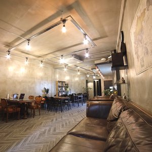 Lobby lounge