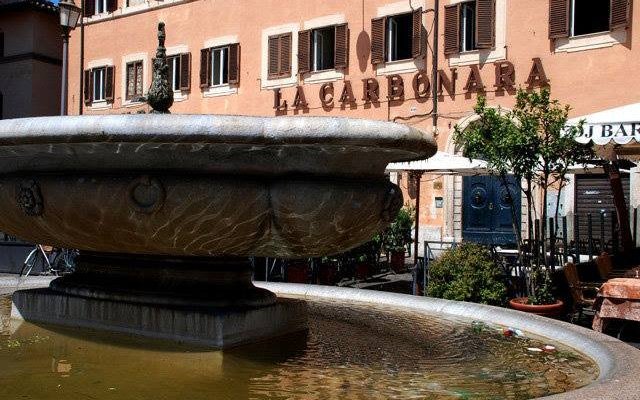 "La Carbonara" fotografata da p.za Campo dè Fiori