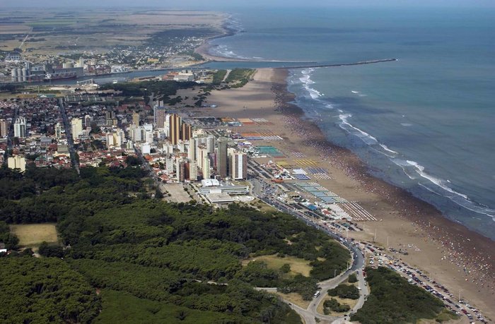 vista aerea de necochea y quequen, rio y las escolleras