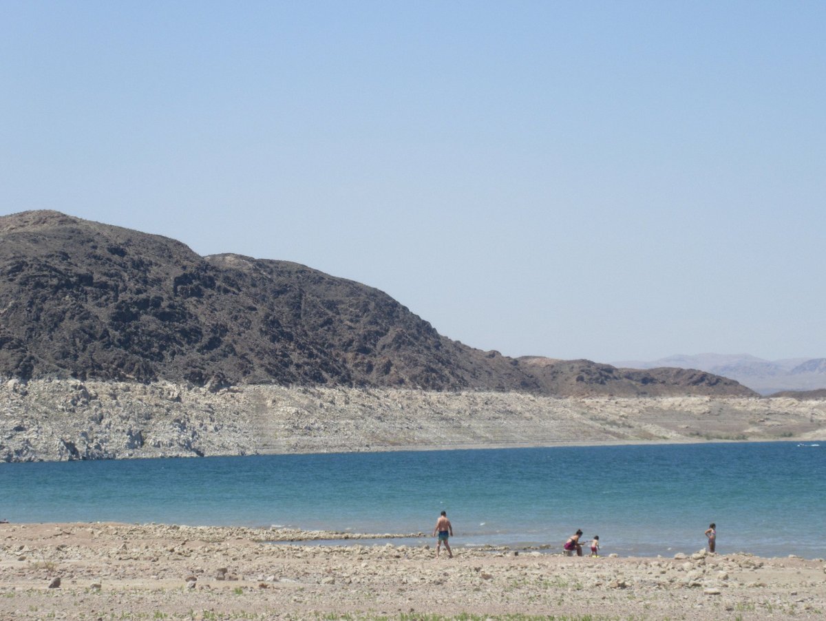 Nevada's Boulder Beach: Sun, Sand, and Southwestern Serenity