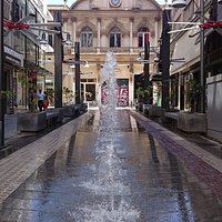 Τα συντριβάνια στην Πλατεία Χρηματιστηρίου (οδός Συγγρού) Θεσσαλονίκη