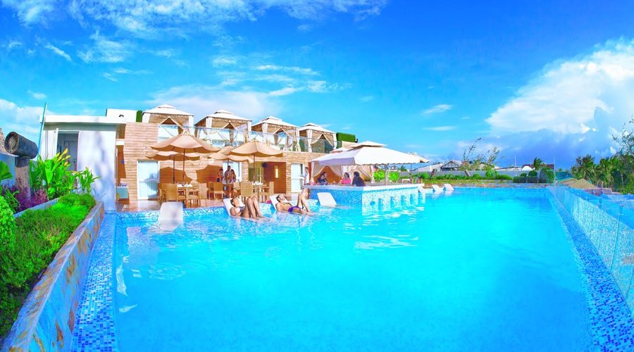 Infinity Pool 01