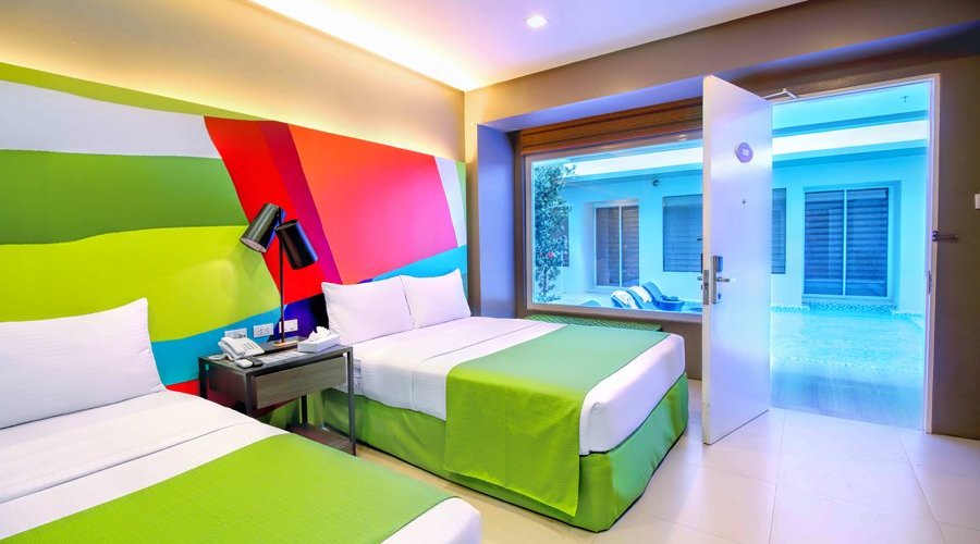 Deluxe Poolside Room