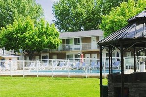 Pool & Beach