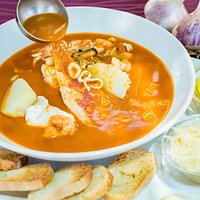 Fricassé de la mer, servi façon bouillabaisse