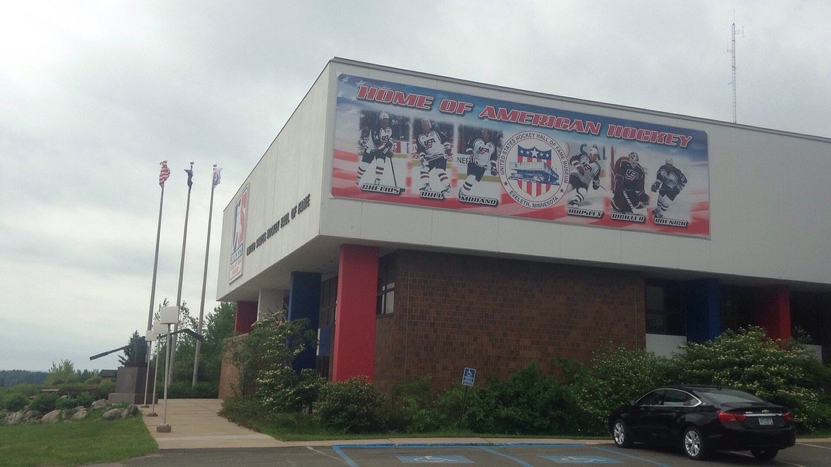 Why is the U.S. Hockey Hall of Fame located in tiny Eveleth