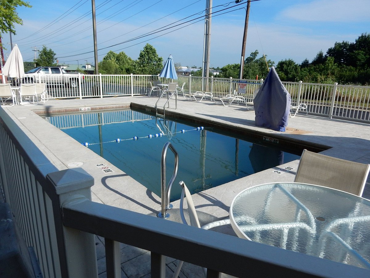 hotels in rolla mo with indoor pool
