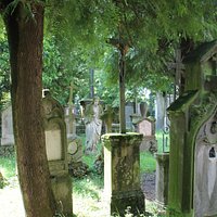 Christusstatue im Friedhof