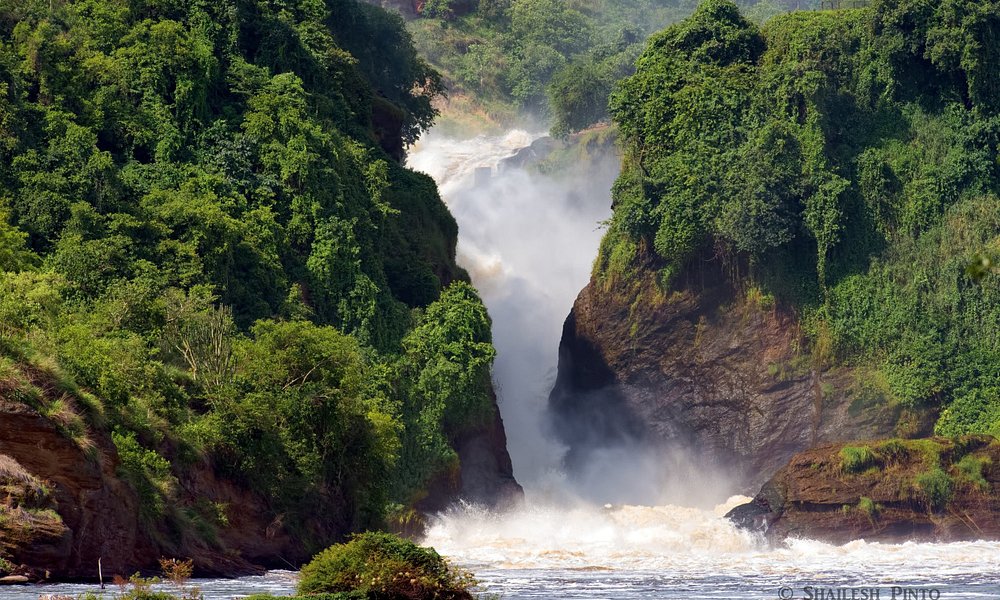 western uganda tourist attractions