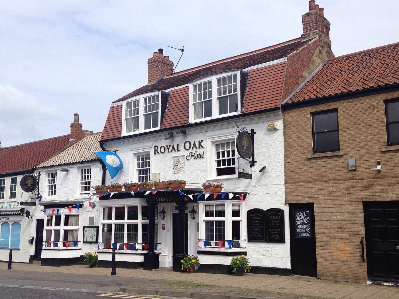 ROYAL OAK HOTEL - Updated 2024 Prices, Reviews, and Photos