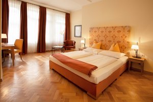 Room & Suite