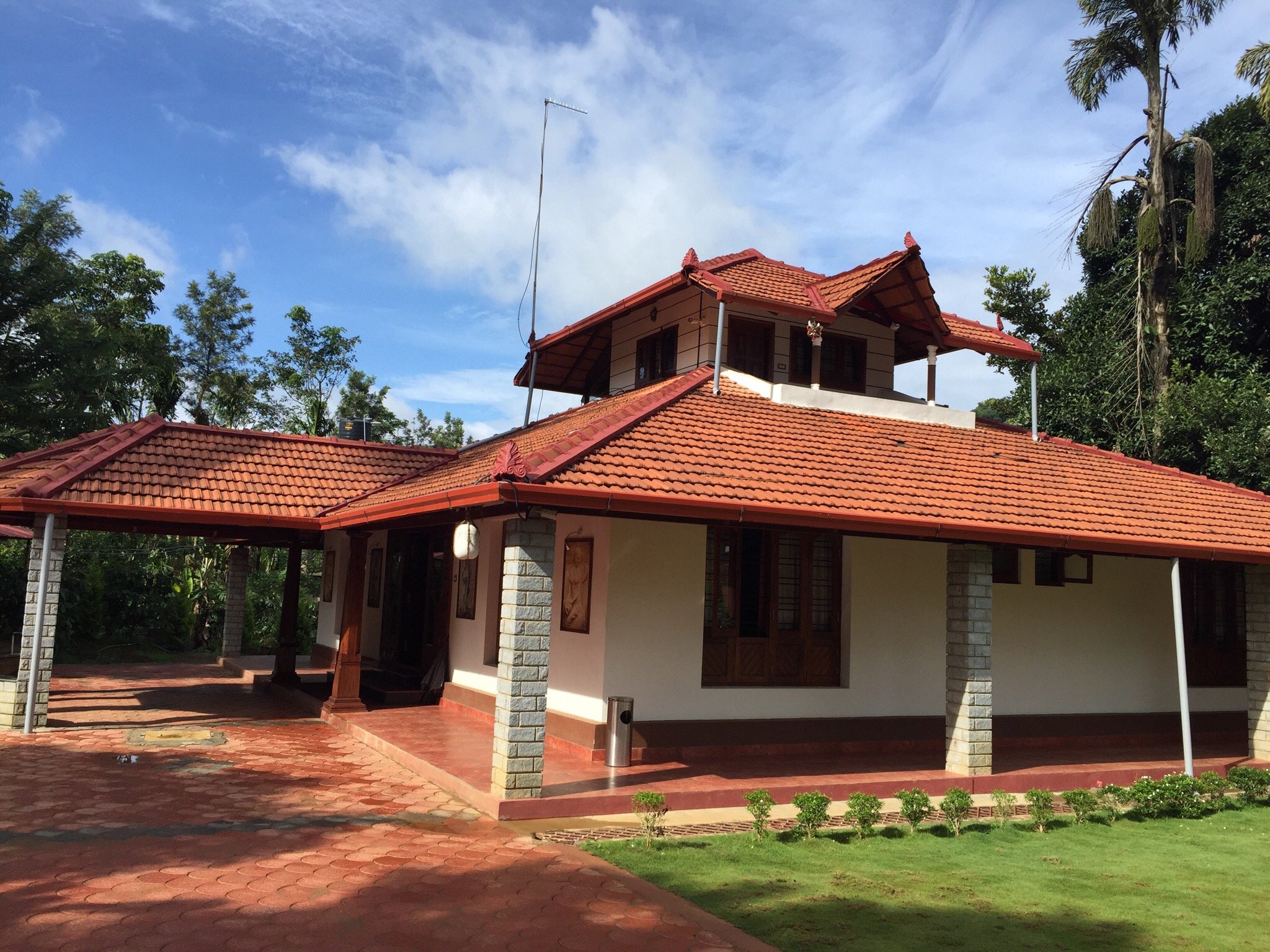 BROOK STONE VILLA Coorg Madikeri 6 8 8 1 5 969