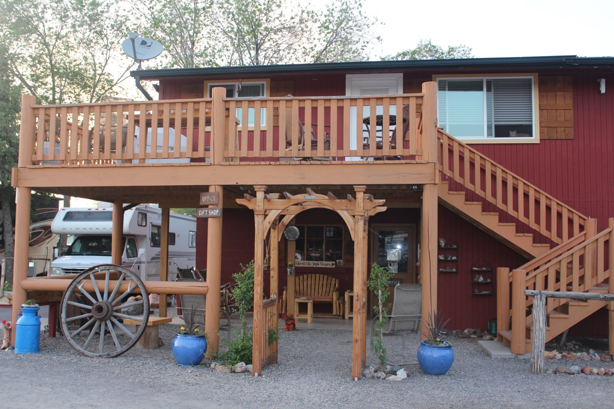 Henrie's Hitch-N-Post RV Resort by null