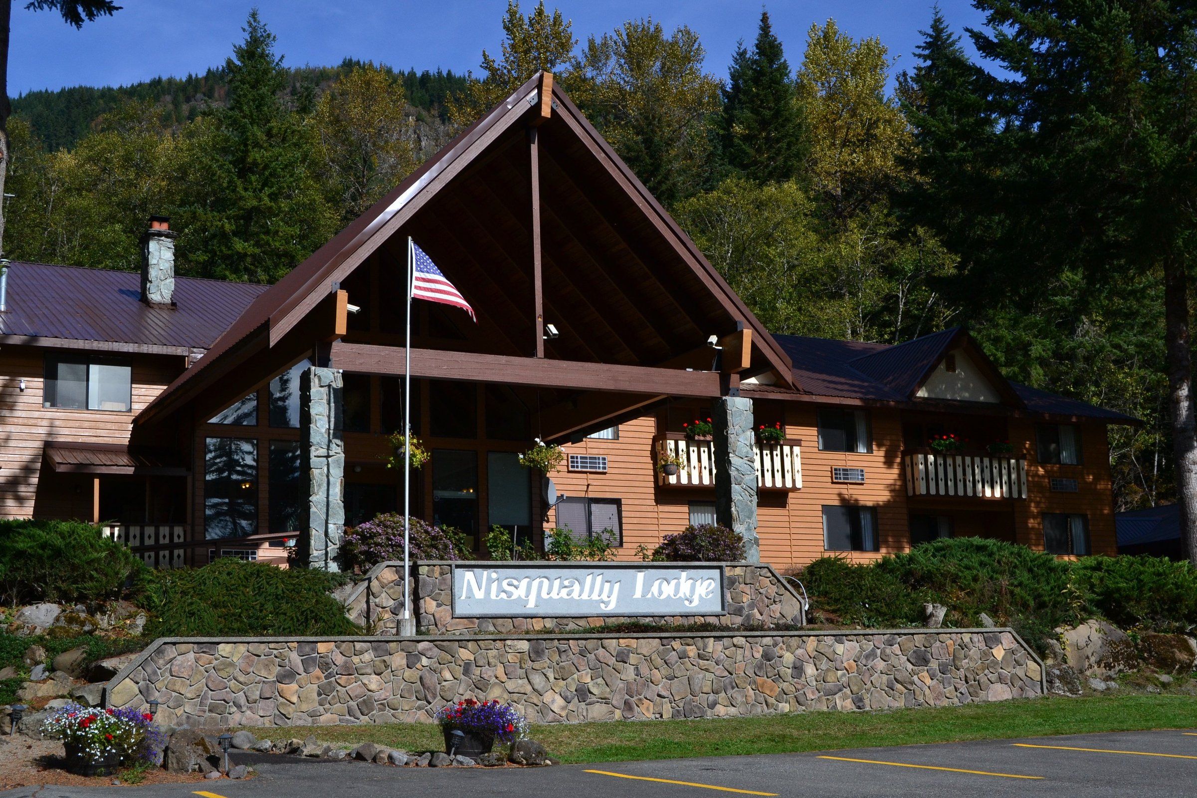 NISQUALLY LODGE - Updated 2022 Prices & Motel Reviews (Ashford, WA)