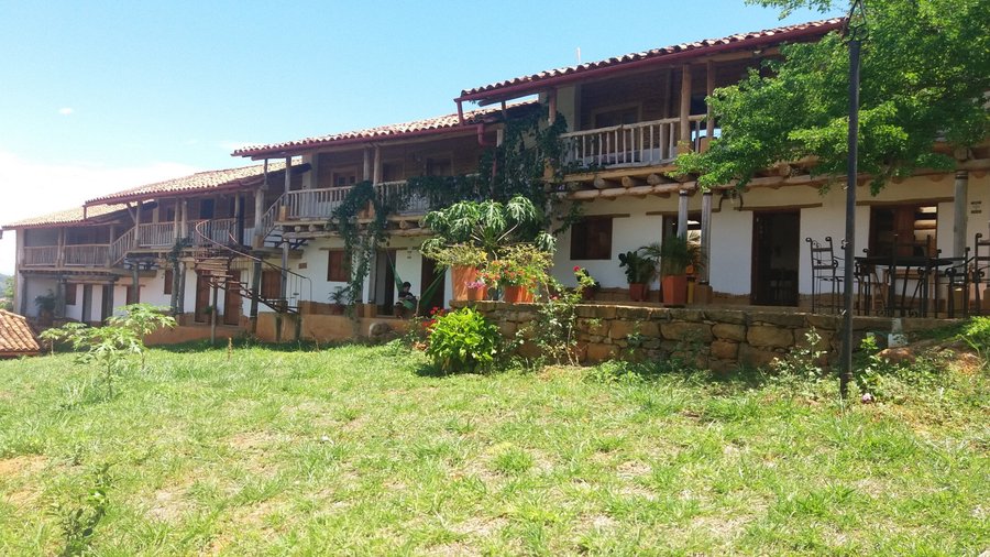 Vista del Hotel desde la entrada principal