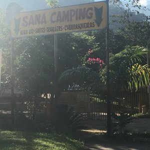 Camping muito bem estruturado, com excelente atendimento, e localização privilegiada, bem próxim