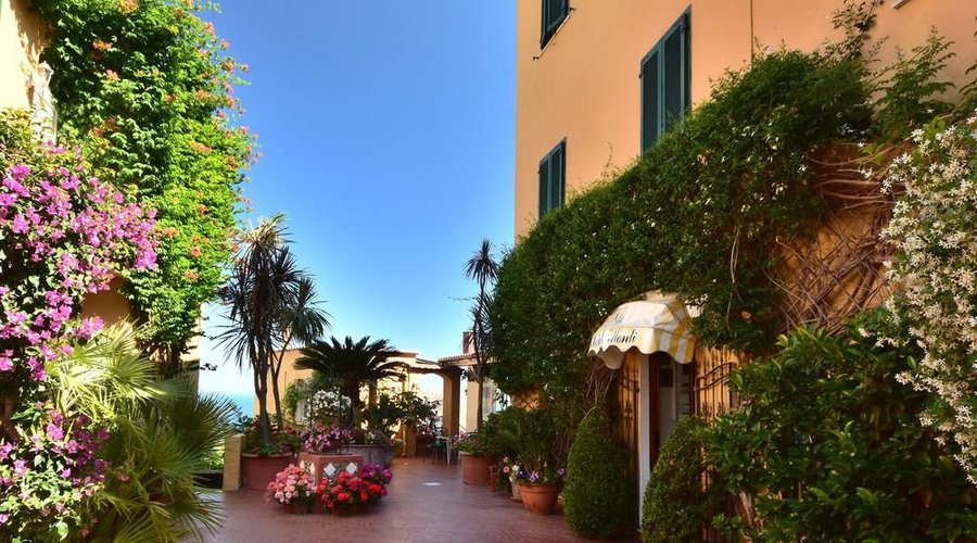 Entrata Hotel