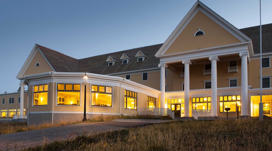 Lake Yellowstone Hotel Exterior