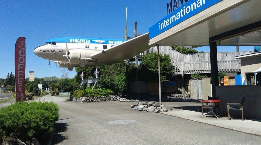 Hiway Koffee @ the DC3 plane Mangaweka International Airport