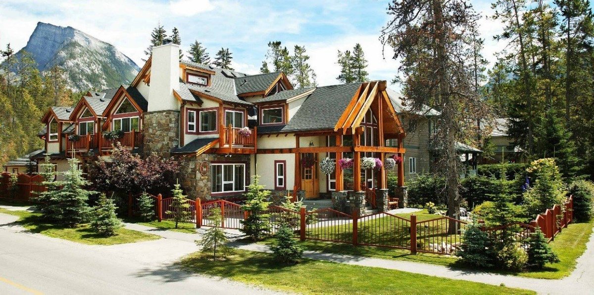 BEAUJOLAIS BOUTIQUE B&B AT THEA'S HOUSE: 2022 Prices & Reviews (Banff