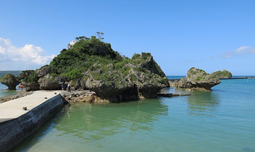 墓のある島