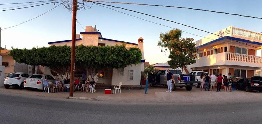 Casa para 12 personas, departamento para 6 al fondo y 4 cuartos para 4 personas a 2 casas del OX