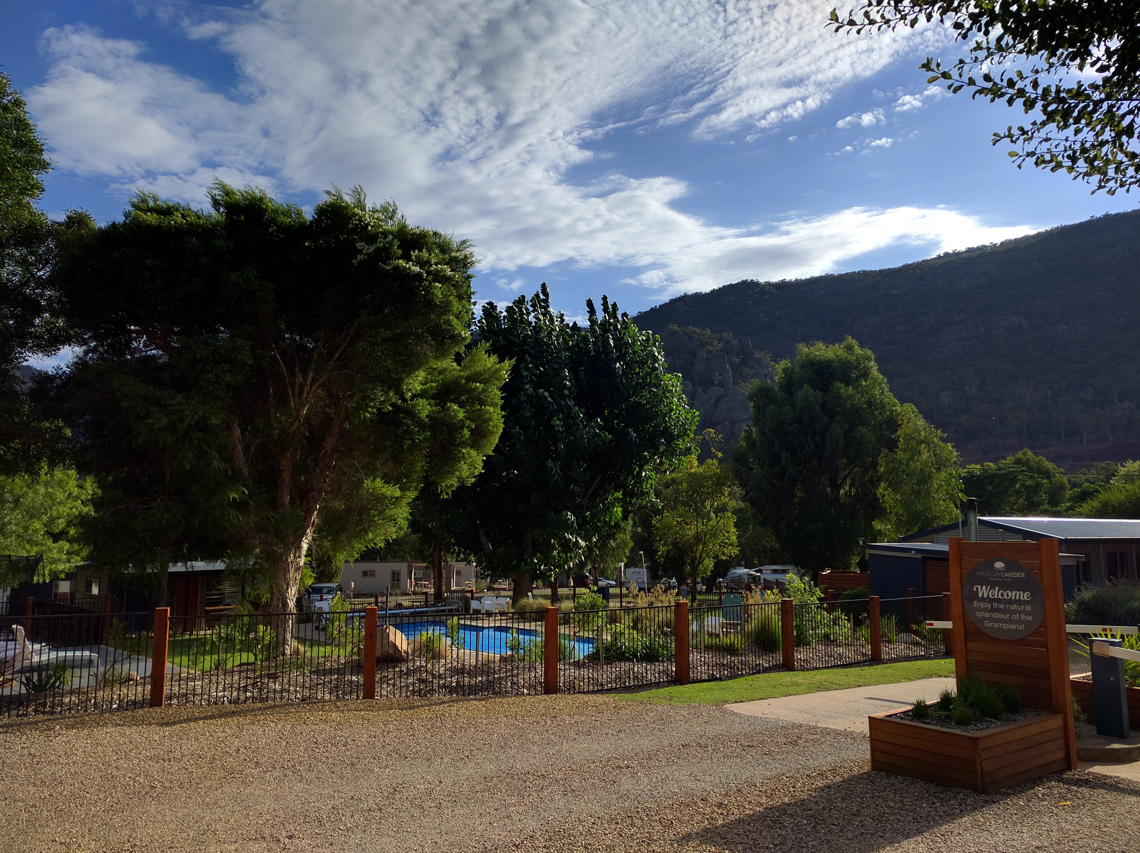 Halls gap lakeside caravan hot sale park