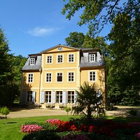 This is the beautiful Cafe Küchenhaus in Greizer Park. Awesome coffee and cakes there!