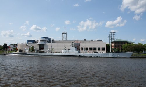 Drive across the river to the park for a great picture.