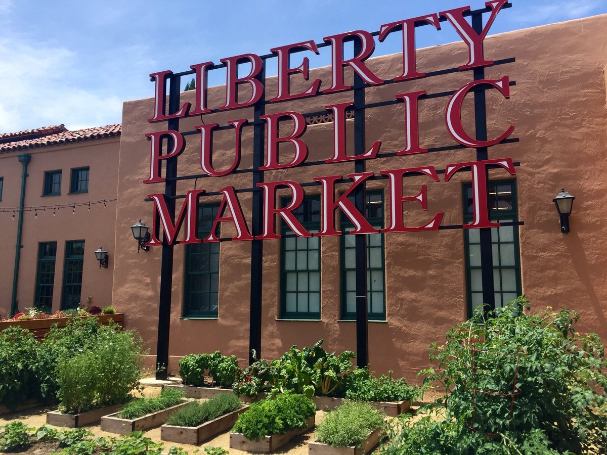 are dogs allowed at liberty station public market